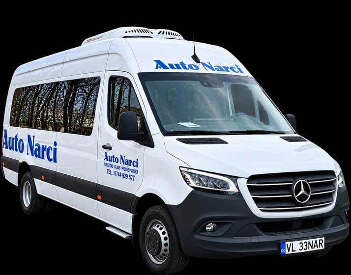Microbuz Mercedes-Benz Sprinter Auto Narci, alb, văzut din față, dinspre dreapta, 21 de locuri